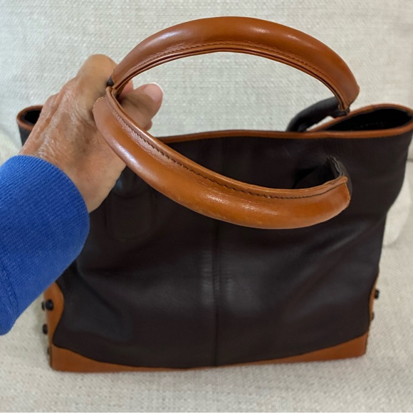 Vintage Tod's Beige Brown
Pebbled Leather Gommino Tote Bag - Picture 4 of 16